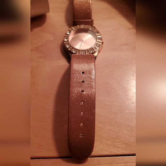 Women's Watch - Picture 2 of 6
